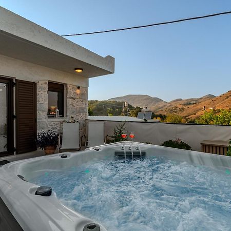 Casa Kastella, Private Jacuzzi & Bbq Facilities! Vila Angouseliana Exterior foto