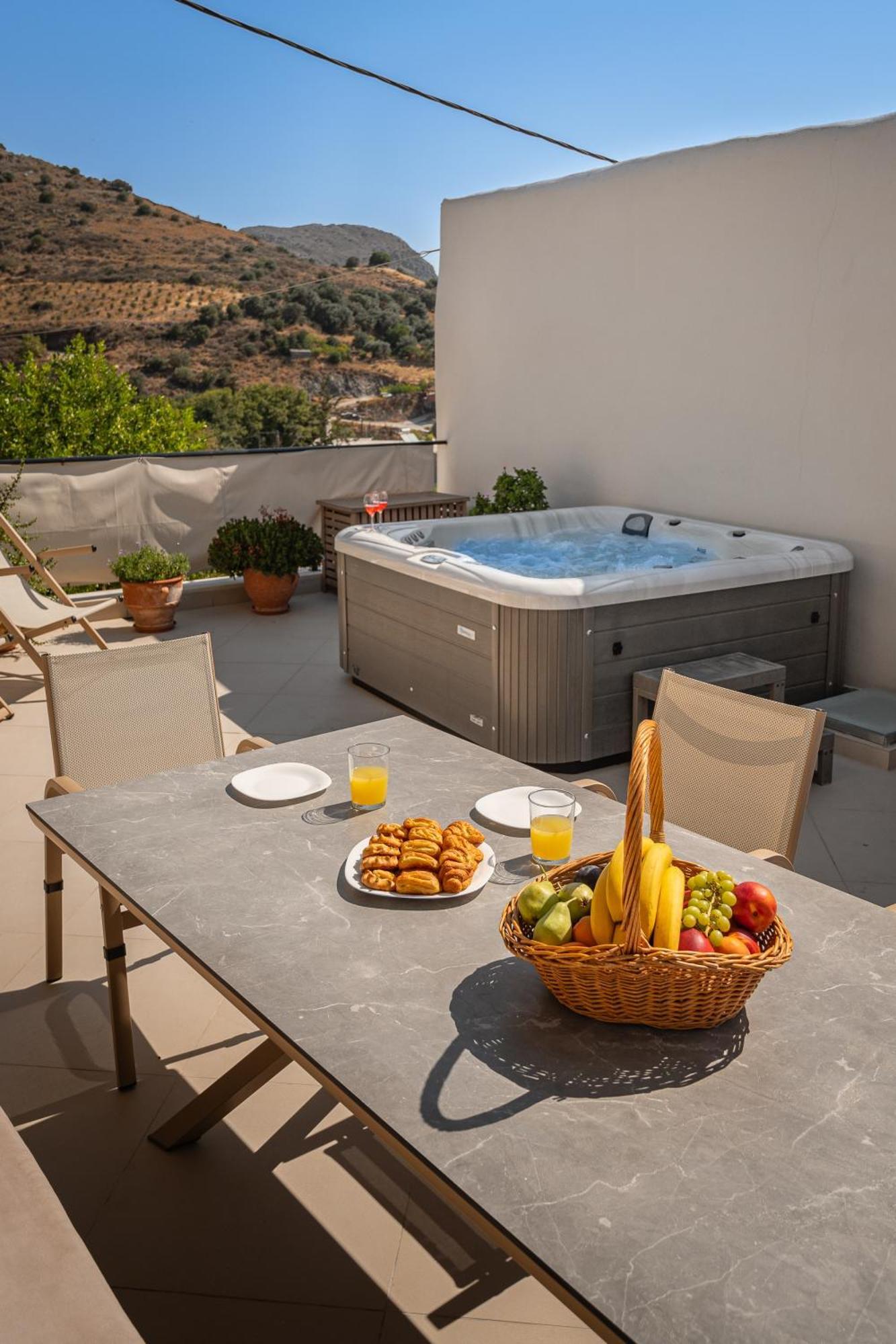 Casa Kastella, Private Jacuzzi & Bbq Facilities! Vila Angouseliana Exterior foto