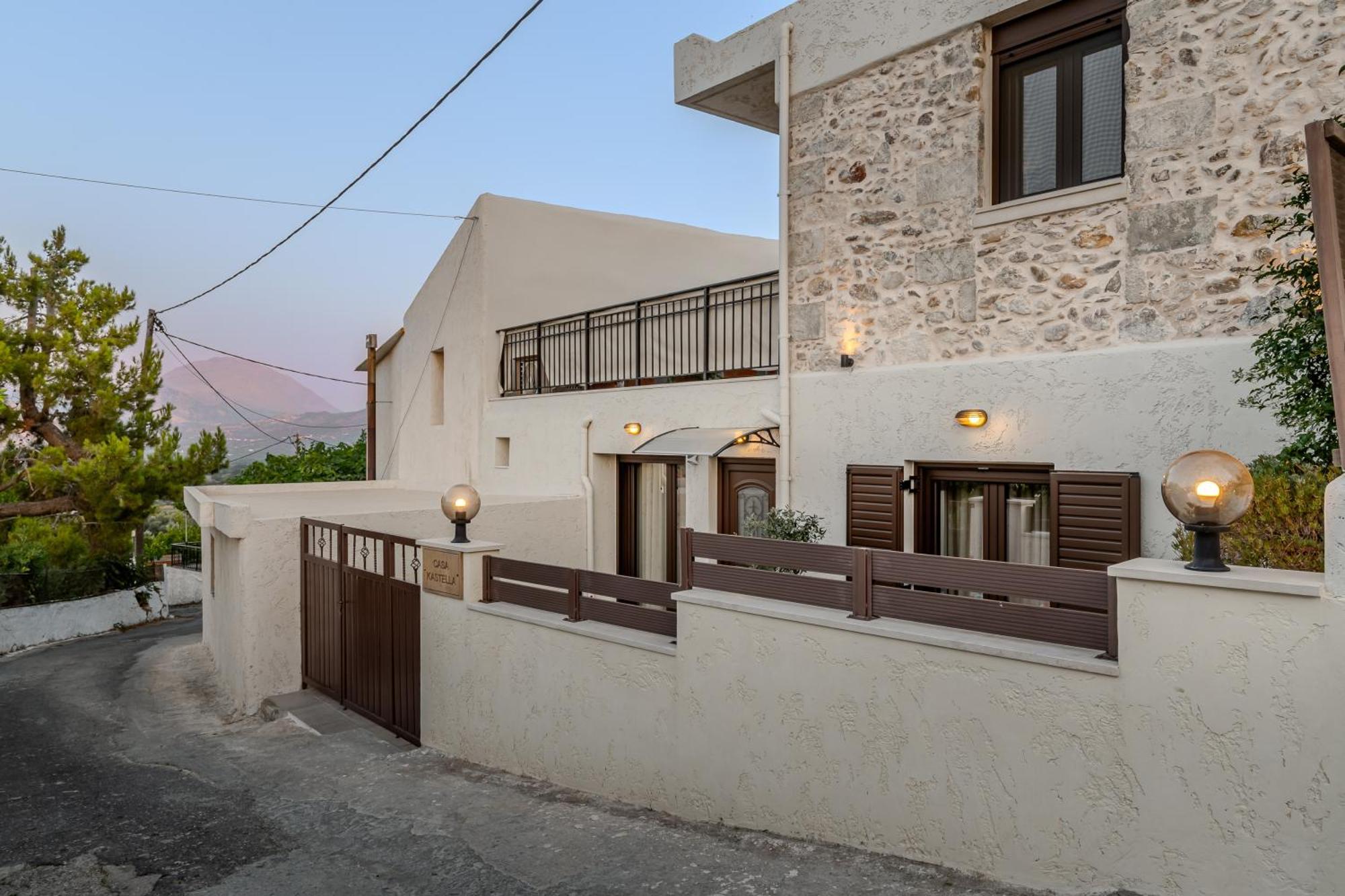 Casa Kastella, Private Jacuzzi & Bbq Facilities! Vila Angouseliana Exterior foto